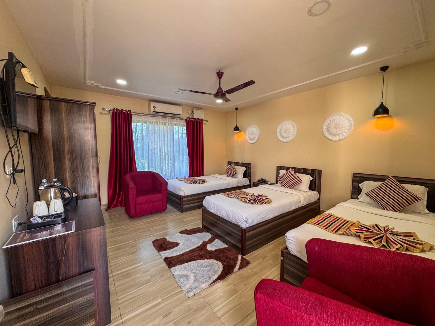 Deluxe Triple Room with Breakfast